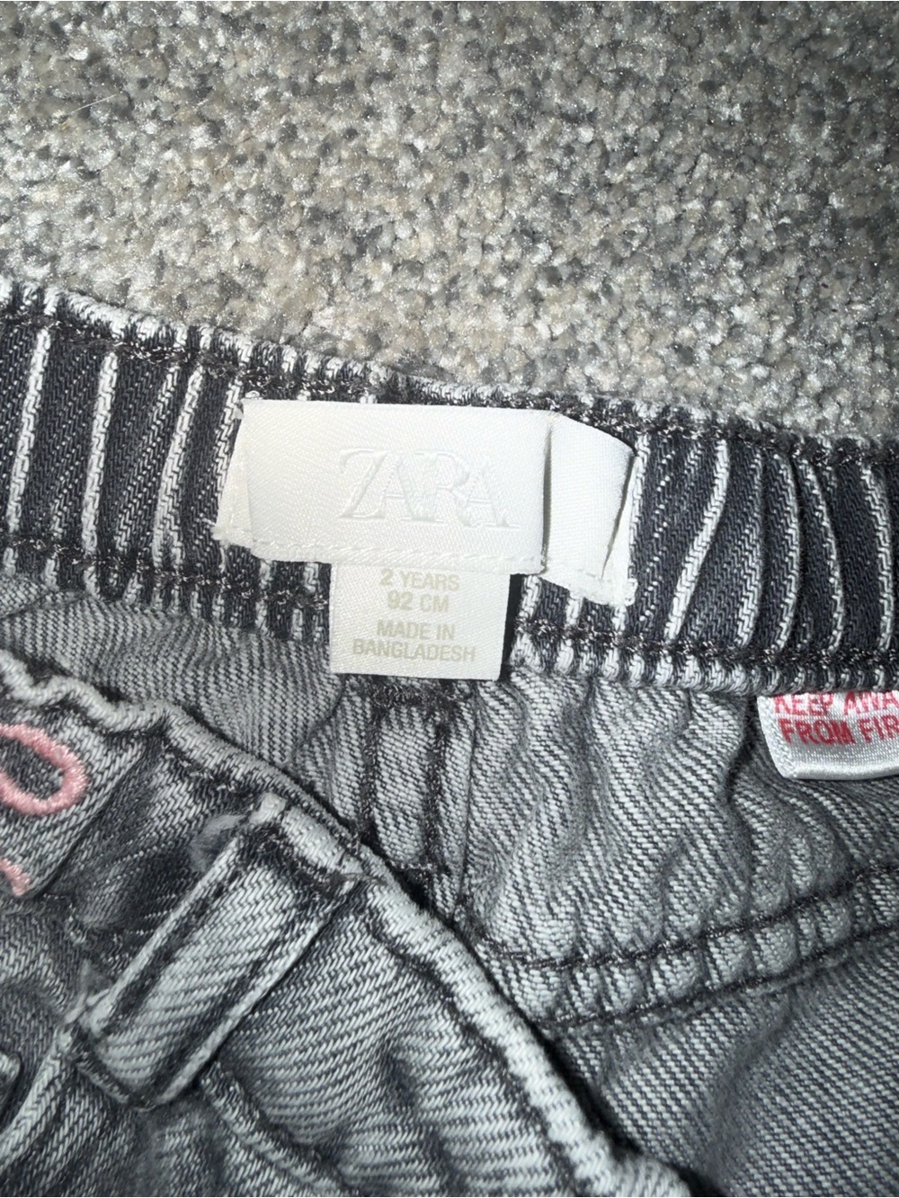 Zara - 2y - gray wash wide leg jeans with pink bows - Picture 4 of 6